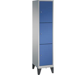 C+P CLASSIC Fächerschrank mit Füßen, 1 Abteil, 3 Fächer, Abteilbreite 400 mm, weißaluminium / enzianblau