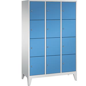 C+P CLASSIC Fächerschrank mit Füßen, 3 Abteile, je 4 Fächer, Abteilbreite 400 mm, lichtgrau / lichtblau