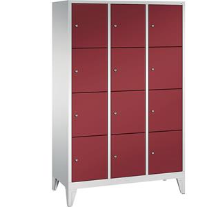 C+P CLASSIC Fächerschrank mit Füßen, 3 Abteile, je 4 Fächer, Abteilbreite 400 mm, lichtgrau / rubinrot