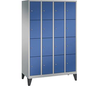 C+P CLASSIC Fächerschrank mit Füßen, 4 Abteile, je 4 Fächer, Abteilbreite 300 mm, weißaluminium / enzianblau