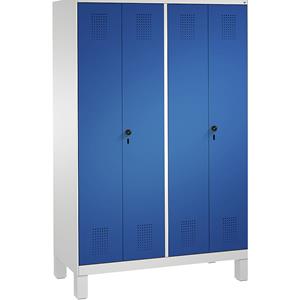 C+P EVOLO Garderobenschrank, zueinander schlagende Türen, 4 Abteile, Abteilbreite 300 mm, mit Füßen, lichtgrau / enzianblau