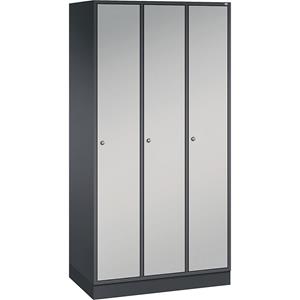 C+P INTRO stalen garderobekast, breedte 920 mm, 3 afdelingen, kastframe zwartgrijs, deuren blank aluminiumkleurig