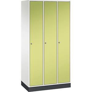 C+P Lockerkast Intro, breedte 920 mm, 3 afdelingen, kastframe zuiver wit, deuren felgroen