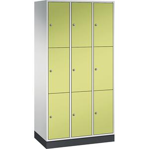 C+P INTRO stalen lockerkast, vakhoogte 580 mm, b x d = 920 x 500 mm, 9 vakken, kastframe lichtgrijs, deuren felgroen