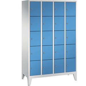 C+P CLASSIC Fächerschrank mit Füßen, 4 Abteile, je 5 Fächer, Abteilbreite 300 mm, lichtgrau / lichtblau