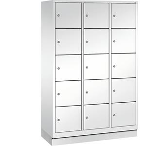 C+P CLASSIC Fächerschrank mit Sockel, 3 Abteile, je 5 Fächer, Abteilbreite 400 mm, verkehrsweiß