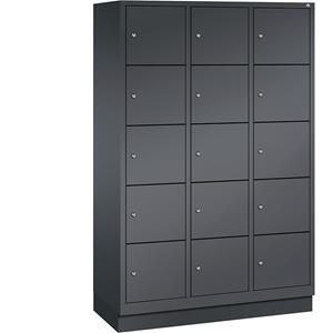 C+P CLASSIC Fächerschrank mit Sockel, 3 Abteile, je 5 Fächer, Abteilbreite 400 mm, schwarzgrau