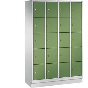 C+P CLASSIC Fächerschrank mit Sockel, 4 Abteile, je 5 Fächer, Abteilbreite 300 mm, lichtgrau / resedagrün