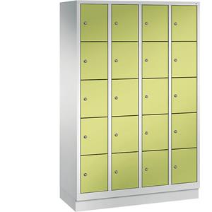 C+P CLASSIC Fächerschrank mit Sockel, 4 Abteile, je 5 Fächer, Abteilbreite 300 mm, lichtgrau / viridingrün