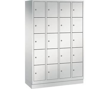 C+P CLASSIC Fächerschrank mit Sockel, 4 Abteile, je 5 Fächer, Abteilbreite 300 mm, lichtgrau