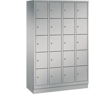 C+P CLASSIC Fächerschrank mit Sockel, 4 Abteile, je 5 Fächer, Abteilbreite 300 mm, weißaluminium