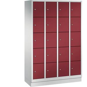 C+P CLASSIC Fächerschrank mit Sockel, 4 Abteile, je 5 Fächer, Abteilbreite 300 mm, lichtgrau / rubinrot