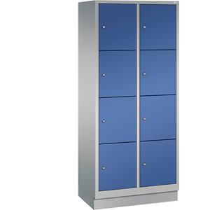 C+P CLASSIC Fächerschrank mit Sockel, 2 Abteile, je 4 Fächer, Abteilbreite 400 mm, weißaluminium / enzianblau