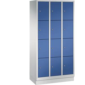 C+P CLASSIC Fächerschrank mit Sockel, 3 Abteile, je 4 Fächer, Abteilbreite 300 mm, lichtgrau / enzianblau