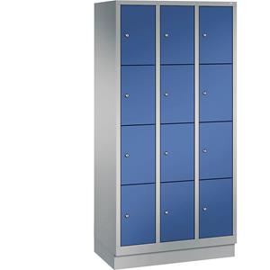 C+P CLASSIC Fächerschrank mit Sockel, 3 Abteile, je 4 Fächer, Abteilbreite 300 mm, weißaluminium / enzianblau