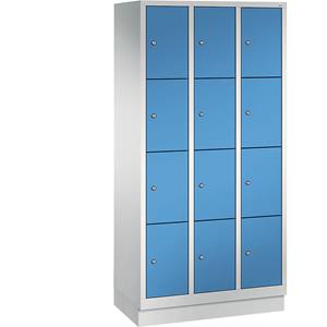 C+P CLASSIC Fächerschrank mit Sockel, 3 Abteile, je 4 Fächer, Abteilbreite 300 mm, lichtgrau / lichtblau