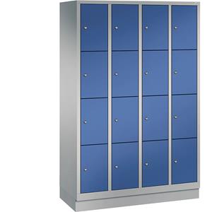 C+P CLASSIC Fächerschrank mit Sockel, 4 Abteile, je 4 Fächer, Abteilbreite 300 mm, weißaluminium / enzianblau