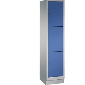 C+P CLASSIC Fächerschrank mit Sockel, 1 Abteil, 3 Fächer, Abteilbreite 400 mm, weißaluminium / enzianblau