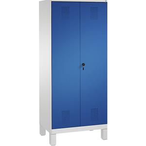 C+P EVOLO Raumpflege-/Geräteschrank, verkürzte Trennwand, 6 Haken, Abteile 2 x 400 mm, mit Füßen, lichtgrau / enzianblau