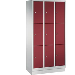 C+P CLASSIC Fächerschrank mit Sockel, 3 Abteile, je 3 Fächer, Abteilbreite 300 mm, lichtgrau / rubinrot