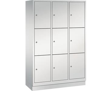 C+P CLASSIC Fächerschrank mit Sockel, 3 Abteile, je 3 Fächer, Abteilbreite 400 mm, lichtgrau