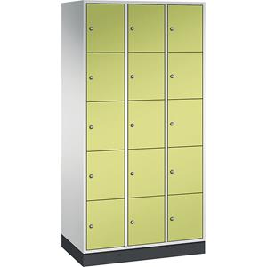 C+P INTRO stalen lockerkast, vakhoogte 345 mm, b x d = 920 x 500 mm, 15 vakken, kastframe lichtgrijs, deuren felgroen