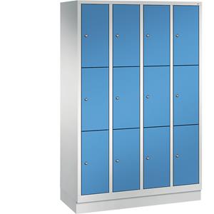 C+P CLASSIC Fächerschrank mit Sockel, 4 Abteile, je 3 Fächer, Abteilbreite 300 mm, lichtgrau / lichtblau