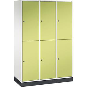 C+P Lockerkast met twee verdiepingen Intro, 3 compartimenten, zuiver wit / felgroen, b x d = 1220 x 500 mm