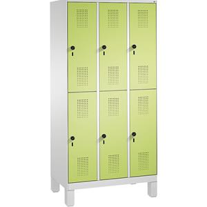 C+P EVOLO Garderobenschrank, doppelstöckig, mit Füßen, 3 Abteile, je 2 Fächer, Abteilbreite 300 mm, lichtgrau / viridingrün