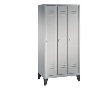 C+P CLASSIC Garderobenschrank mit Füßen, 3 Abteile, Abteilbreite 300 mm, weißaluminium