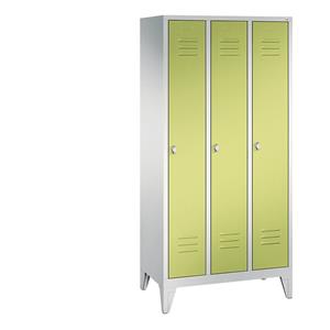 C+P CLASSIC Garderobenschrank mit Füßen, 3 Abteile, Abteilbreite 300 mm, lichtgrau / viridingrün