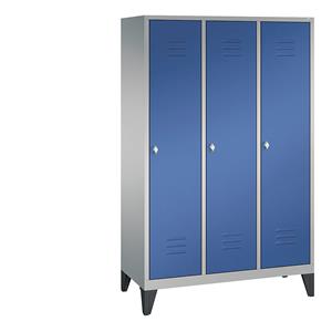 C+P CLASSIC Garderobenschrank mit Füßen, 3 Abteile, Abteilbreite 400 mm, weißaluminium / enzianblau