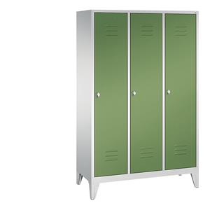 C+P CLASSIC Garderobenschrank mit Füßen, 3 Abteile, Abteilbreite 400 mm, lichtgrau / resedagrün