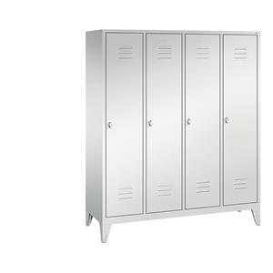 C+P CLASSIC Garderobenschrank mit Füßen, 4 Abteile, Abteilbreite 400 mm, lichtgrau