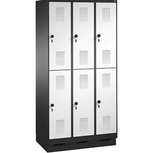 C+P EVOLO Garderobenschrank, doppelstöckig, mit Sockel, 3 Abteile, je 2 Fächer, Abteilbreite 300 mm, schwarzgrau / lichtgrau
