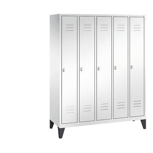 C+P CLASSIC Garderobenschrank mit Füßen, 5 Abteile, Abteilbreite 300 mm, verkehrsweiß