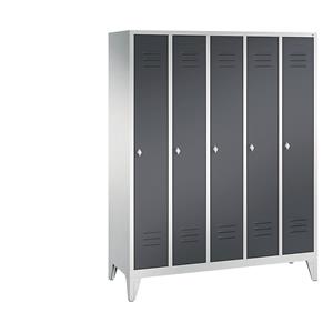 C+P CLASSIC Garderobenschrank mit Füßen, 5 Abteile, Abteilbreite 300 mm, lichtgrau / schwarzgrau