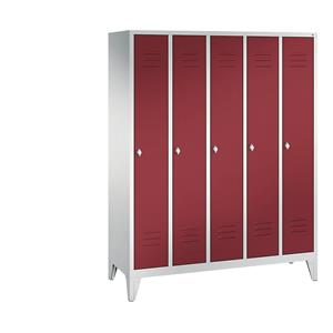 C+P CLASSIC Garderobenschrank mit Füßen, 5 Abteile, Abteilbreite 300 mm, lichtgrau / rubinrot