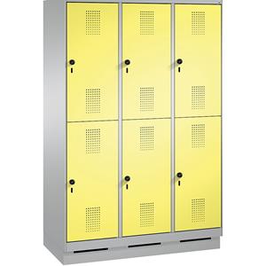 C+P EVOLO Garderobenschrank, doppelstöckig, mit Sockel, 3 Abteile, je 2 Fächer, Abteilbreite 400 mm, weißaluminium / schwefelgelb