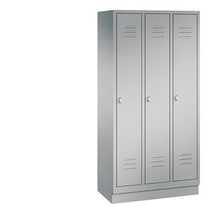 C+P CLASSIC Garderobenschrank mit Sockel, 3 Abteile, Abteilbreite 300 mm, weißaluminium