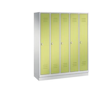 C+P CLASSIC Garderobenschrank mit Sockel, 5 Abteile, Abteilbreite 300 mm, lichtgrau / viridingrün