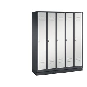 C+P CLASSIC Garderobenschrank mit Sockel, 5 Abteile, Abteilbreite 300 mm, schwarzgrau / lichtgrau