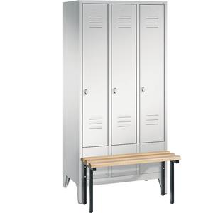 C+P CLASSIC Garderobenschrank mit vorgebauter Sitzbank, 3 Abteile, Abteilbreite 300 mm, lichtgrau