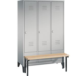 C+P CLASSIC Garderobenschrank mit vorgebauter Sitzbank, 3 Abteile, Abteilbreite 400 mm, weißaluminium