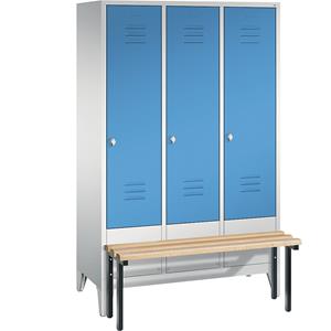 C+P CLASSIC Garderobenschrank mit vorgebauter Sitzbank, 3 Abteile, Abteilbreite 400 mm, lichtgrau / lichtblau