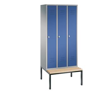 C+P CLASSIC Garderobenschrank mit untergebauter Sitzbank, 3 Abteile, Abteilbreite 300 mm, weißaluminium / enzianblau