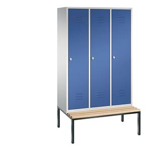 C+P CLASSIC Garderobenschrank mit untergebauter Sitzbank, 3 Abteile, Abteilbreite 400 mm, lichtgrau / enzianblau