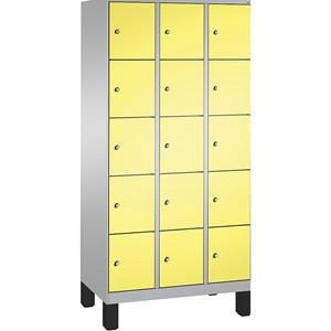 C+P EVOLO Fächerschrank, mit Füßen, 3 Abteile, je 5 Fächer, Abteilbreite 300 mm, weißaluminium / schwefelgelb