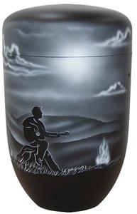 Urnwebshop Zwartwitte Design Urn Gitarist bij Kampvuur (4 liter)
