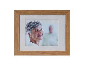 Urnwebshop Mediumgrote Eiken of Walnoten Fotolijst Urn (1.5 liter)